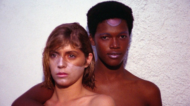 ‘Onda Nova’: anarquia e libidinagem desafiam público careta atual em lançamento após 40 anos