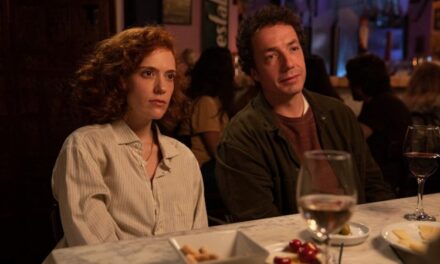 ‘Ao Contrário’: comédia espanhola remete a Woody Allen ainda que brilho caótico