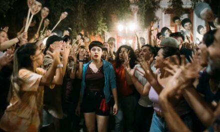 ‘La Ola’: ousado musical chileno de boas ideias, mas cansativo pela insistência