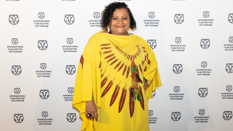 Rosa Malagueta brilha na estreia de ‘Yellow Cake’ no Festival de Roterdã 2026