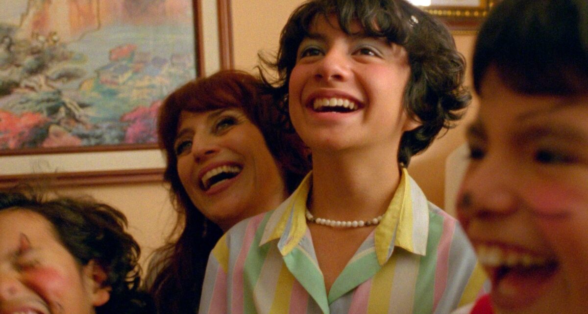 Brasil em Cannes 2026: confira o trailer de ‘Seis Meses no Prédio Rosa e Azul’