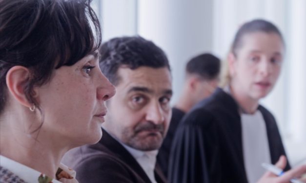 ‘Nós Acreditamos em Vocês’: tribunal se torna poderoso campo de batalha emocional