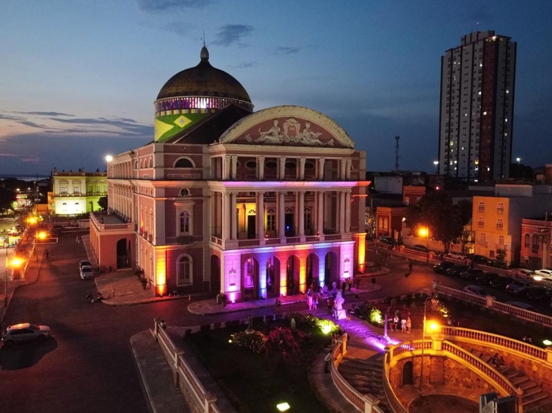 A história do cinema no Teatro Amazonas em 8 momentos marcantes
