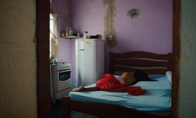 ‘A Pele do Ouro’: violência desmascarada com poesia